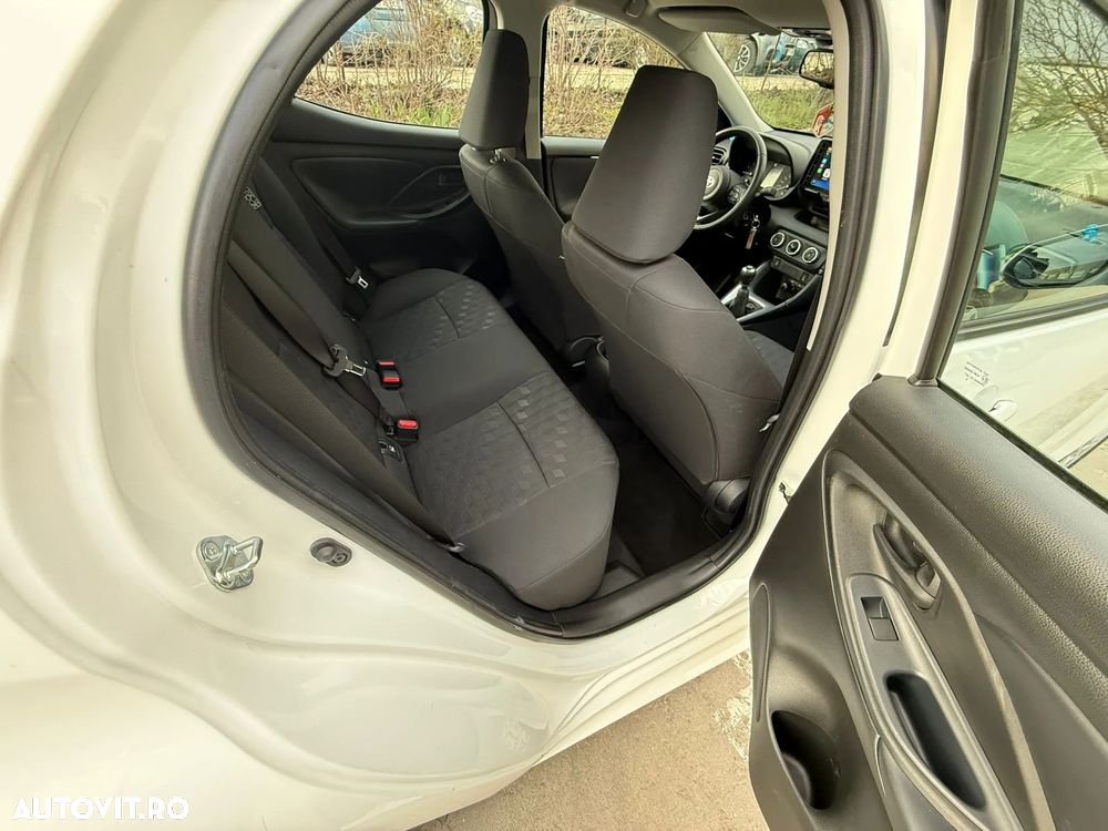 Toyota Yaris 1.5 MT Dynamic - 23