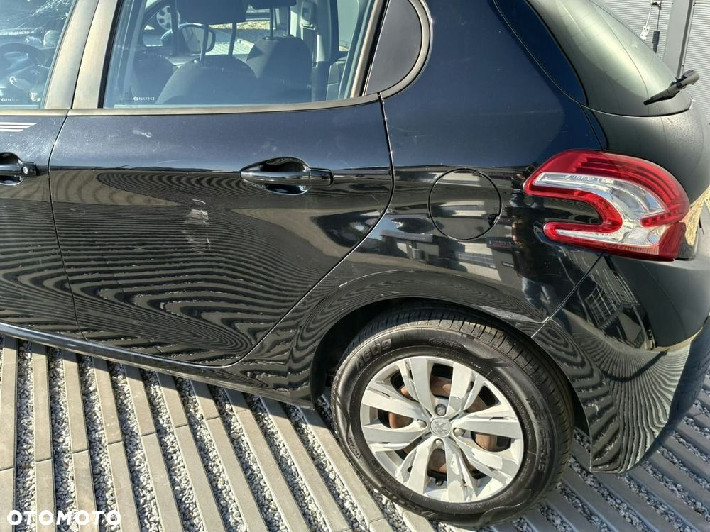 Peugeot 208 - 25