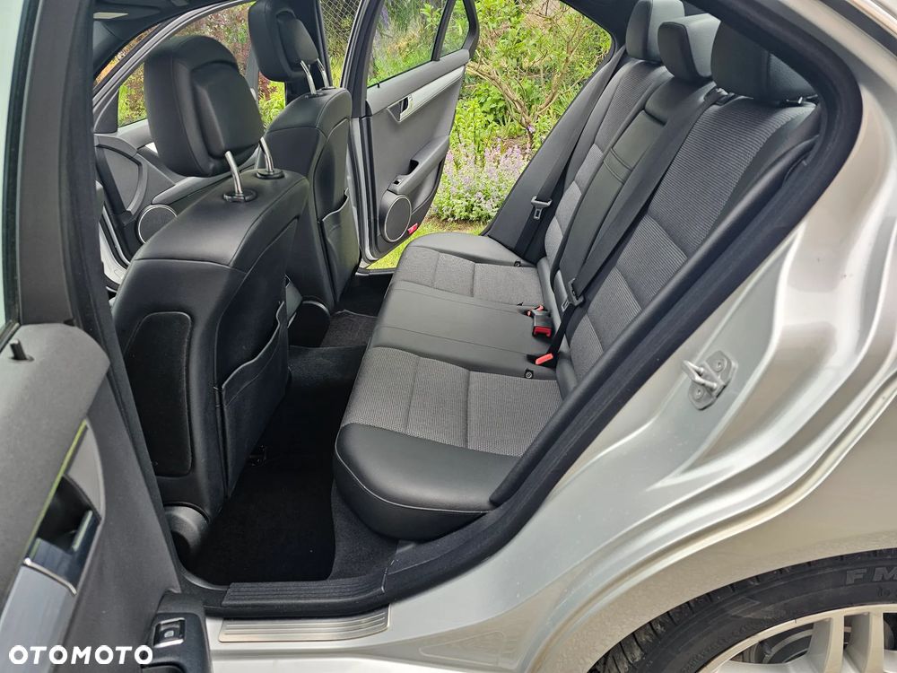 Mercedes-Benz Klasa C 180 Kompressor BlueEFFICIENCY Special Edition - 21