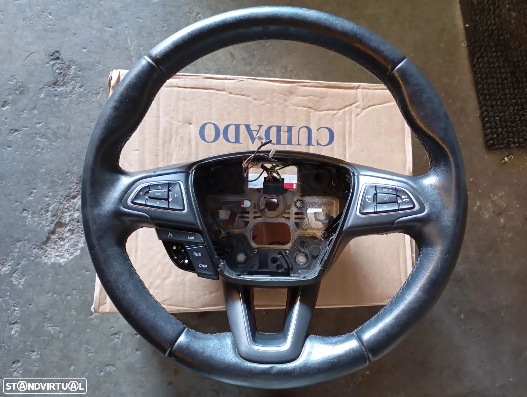 FORD FOCUS III VOLANTE - V133 - 1