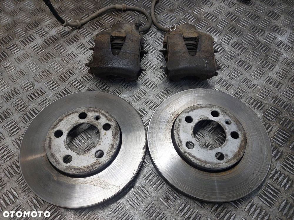 TARCZE HAMULCOWE PRZÓD + KLOCKI + ZACISKI SKODA FABIA I 1.2 6V - 2