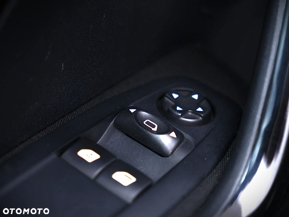 Peugeot 208 1.2 PureTech Active - 12