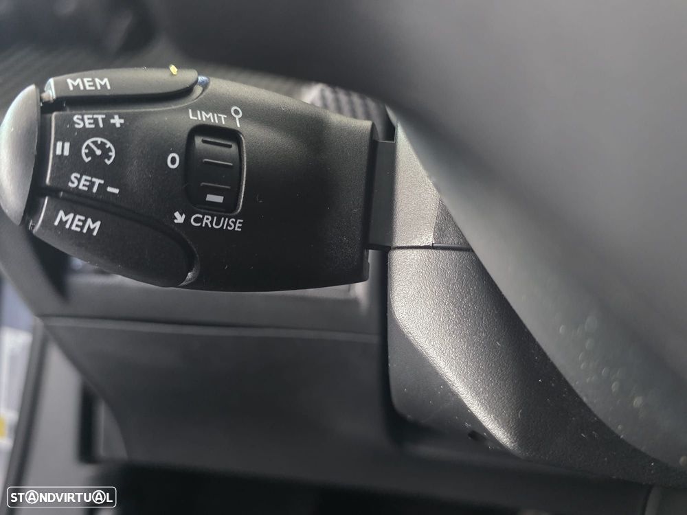 Peugeot e-2008 50 kWh Allure - 16