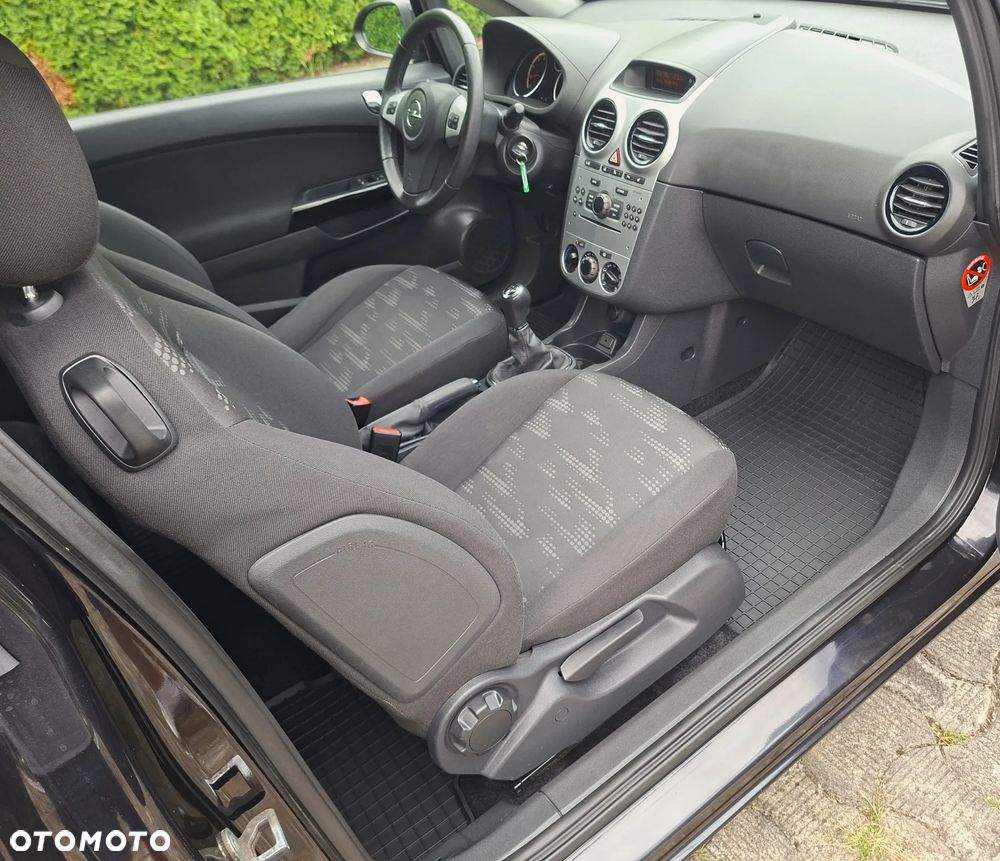 Opel Corsa 1.4 16V Satellite - 9