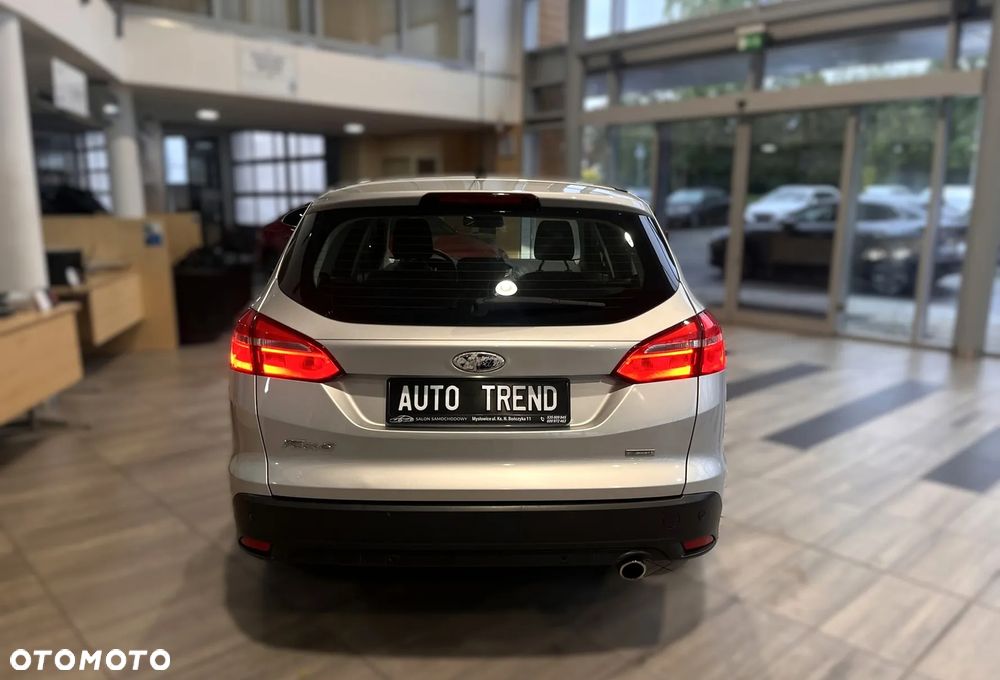 Ford Focus ver-1-5-ecoboost-start--stopp--system-titanium-x - 6