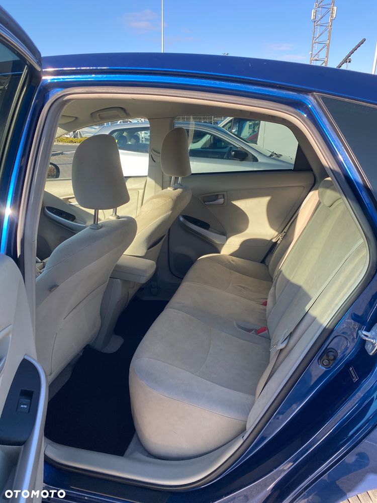 Toyota Prius (Hybrid) - 17