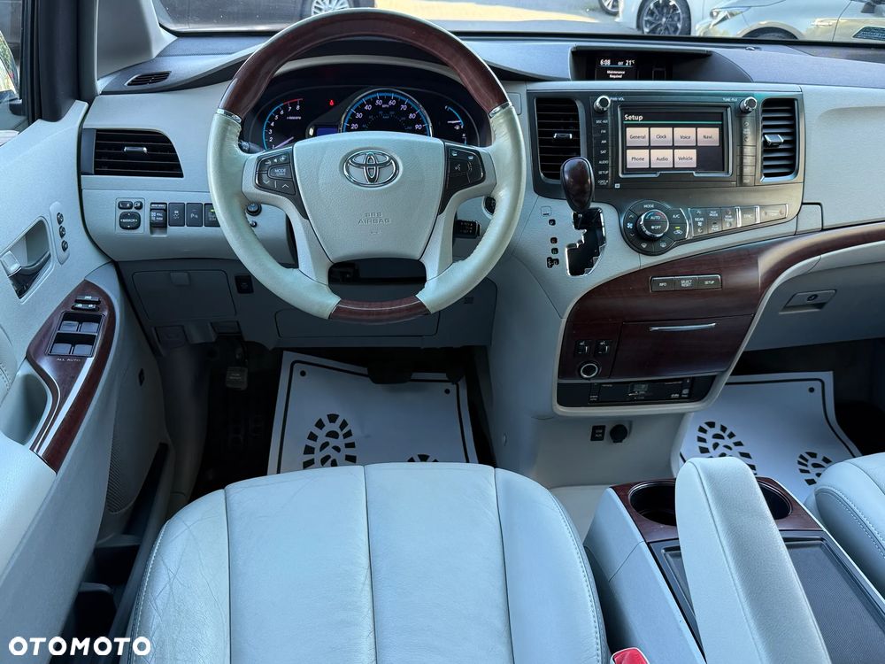 Toyota Sienna 3.5 LE AWD - 6
