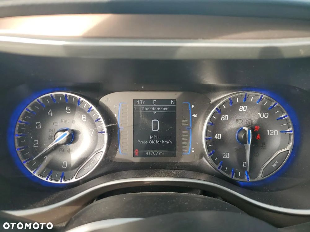 Chrysler Pacifica - 12