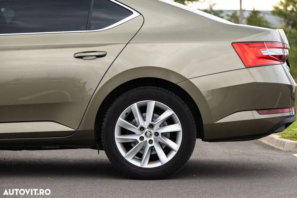 Skoda Superb 2.0 TDI DSG Ambition - 13