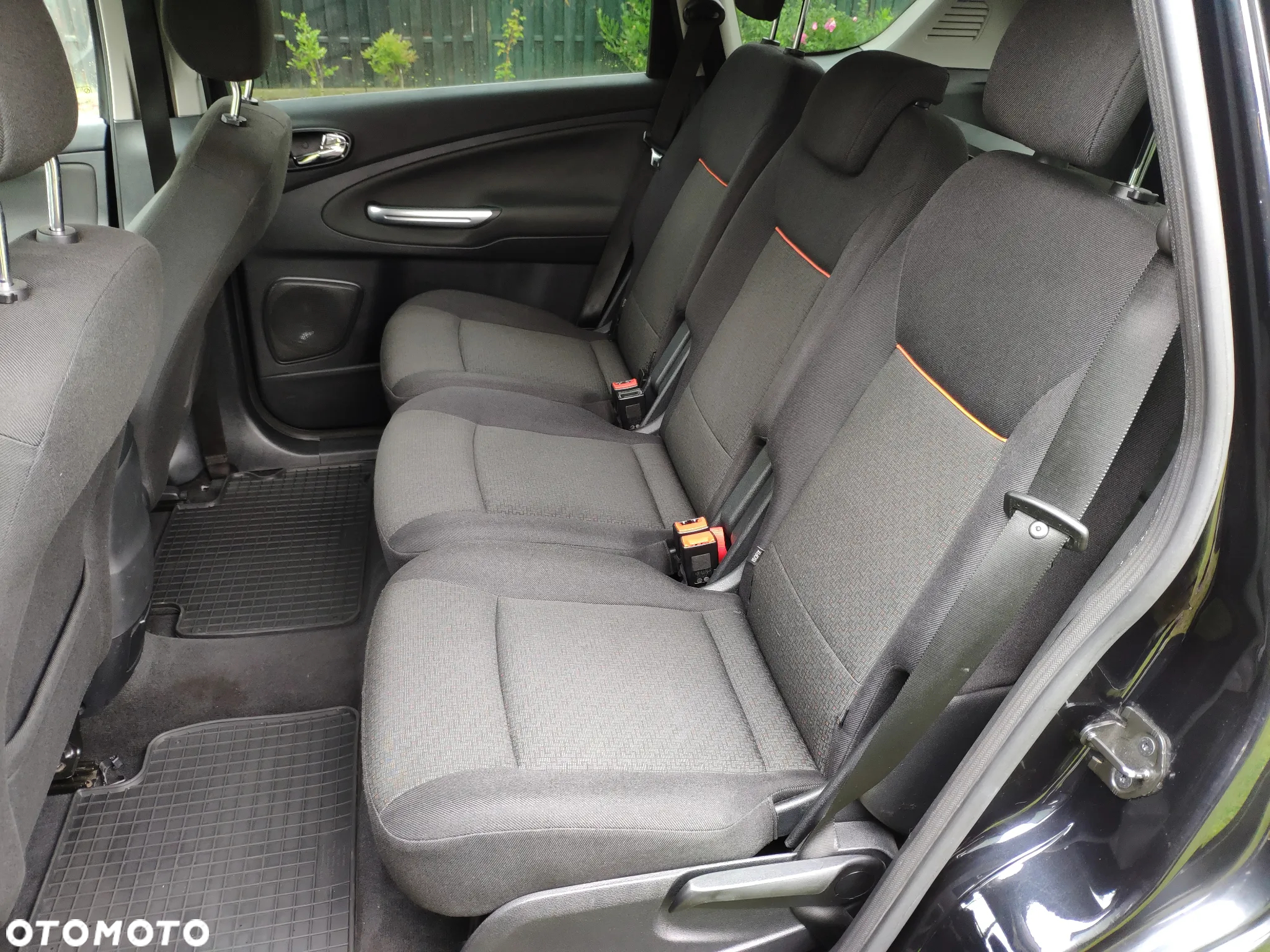 Ford S-Max - 8
