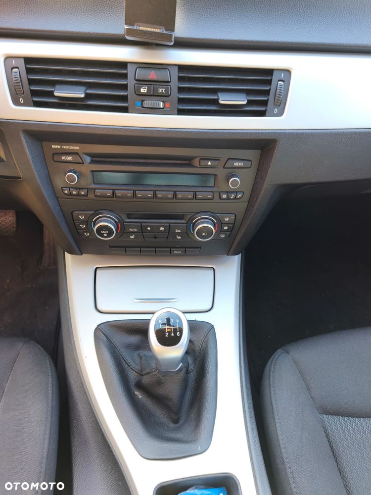 BMW Seria 3 318i - 14