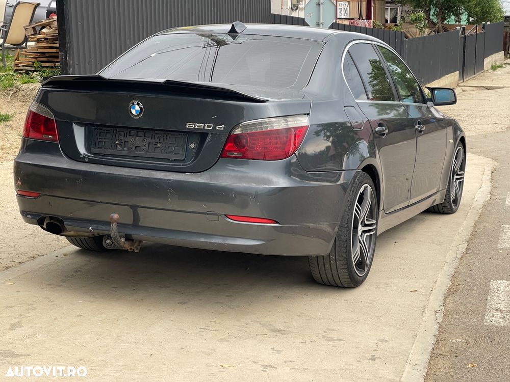 BMW Seria 5 520d Touring - 3