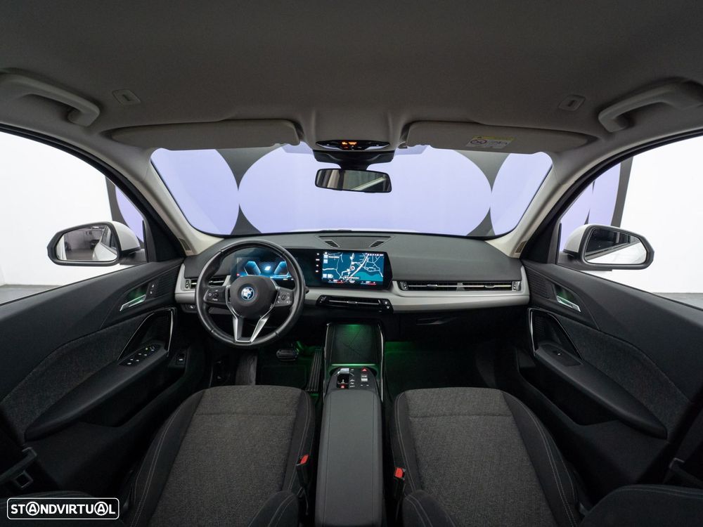 BMW iX1 xDrive30 - 16