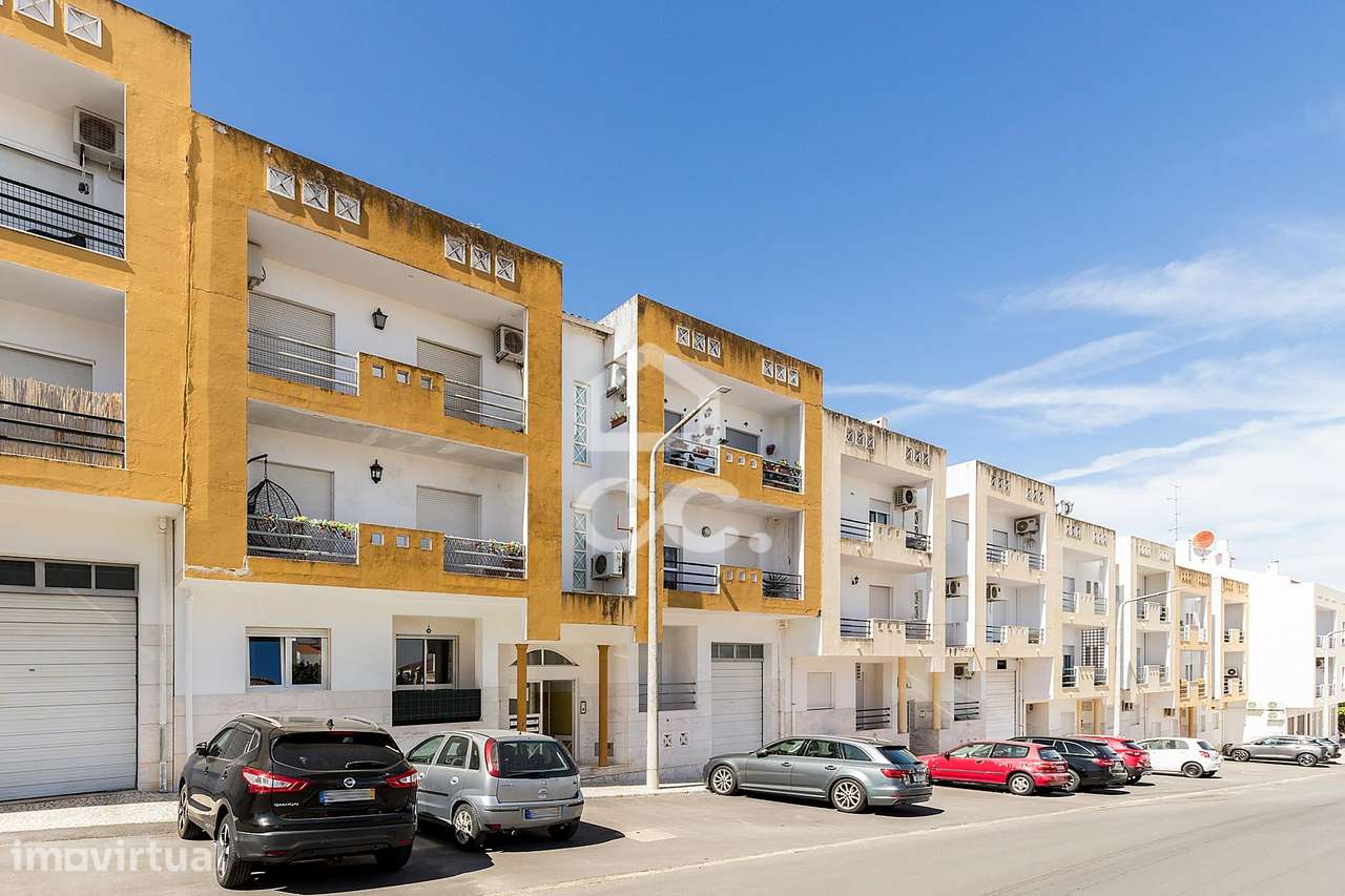 Apartamento T2 de Rés do Chão c/ Garagem e Sótão em Vila Viçosa, Évora - Grande imagem: 3/37