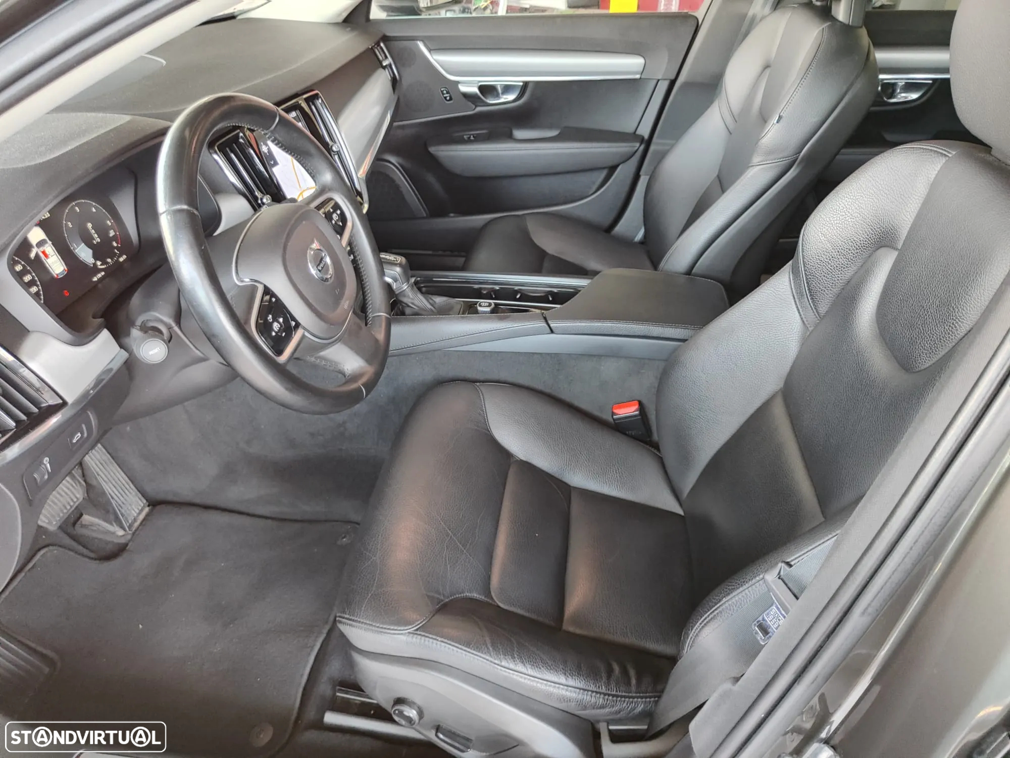 Volvo V90 2.0 D4 Momentum Geartronic - 11