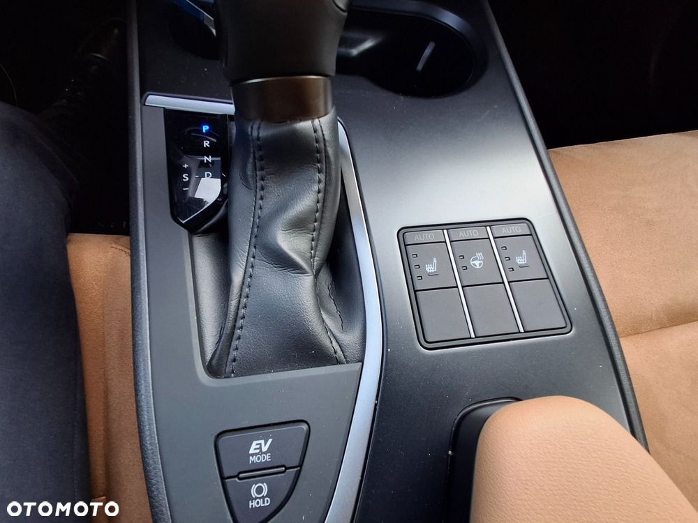 Lexus UX 250h GPF Business 2WD - 25