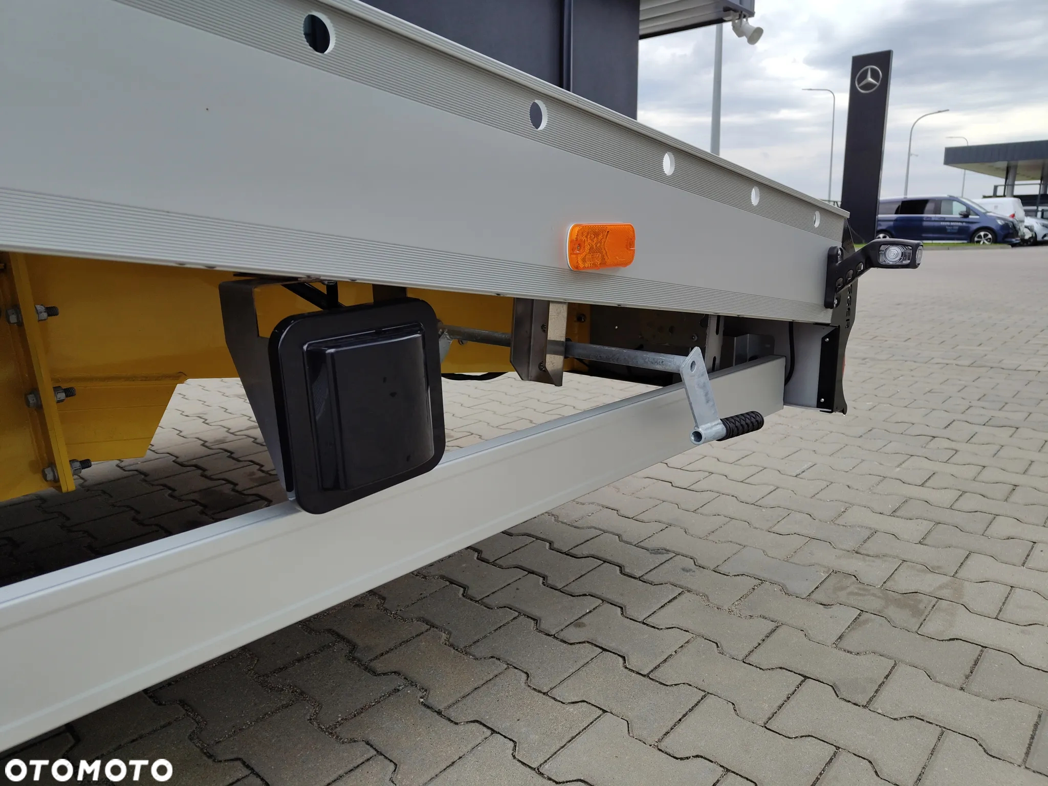 Mercedes-Benz Sprinter - 11