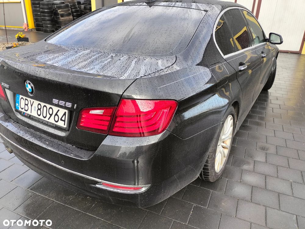 BMW Seria 5 528i xDrive Luxury Line - 18