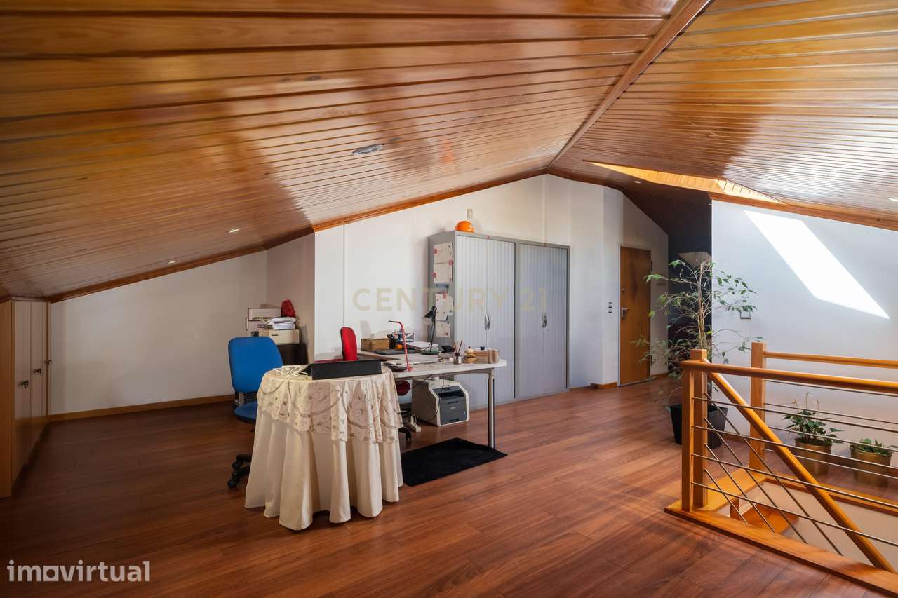 EXCLUSIVO apartamento T3 com o privilégio de contar ainda com um amplo - Grande imagem: 3/46