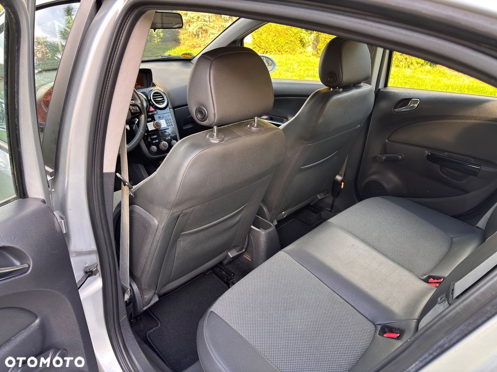 Opel Corsa 1.4 16V Cosmo - 18