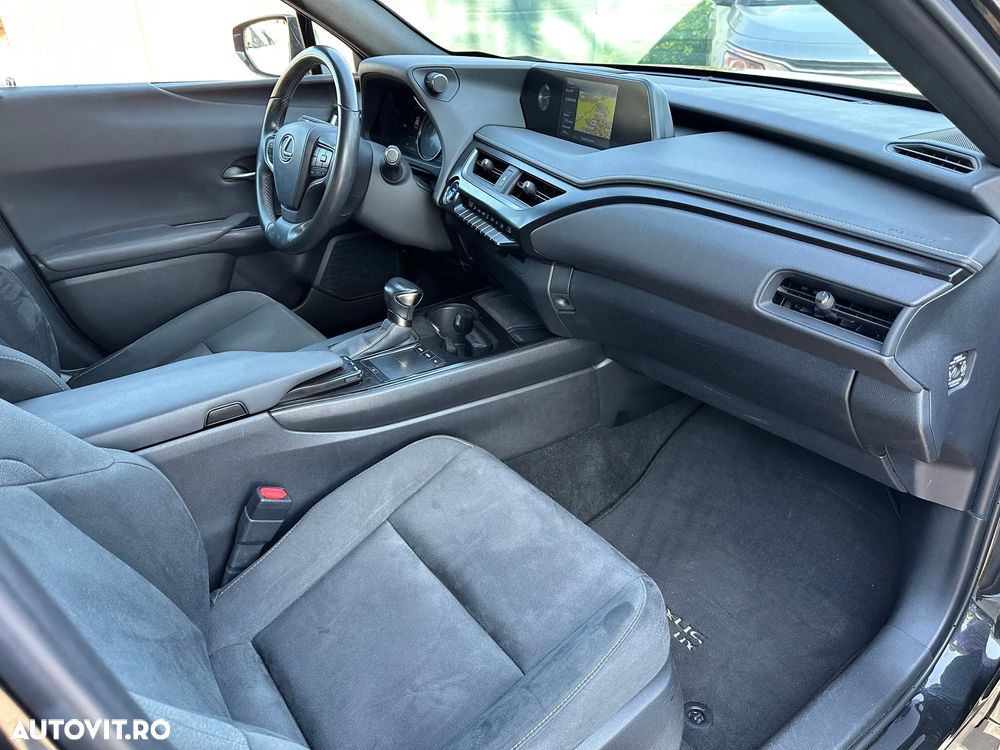 Lexus UX 250h Business Edition - 8