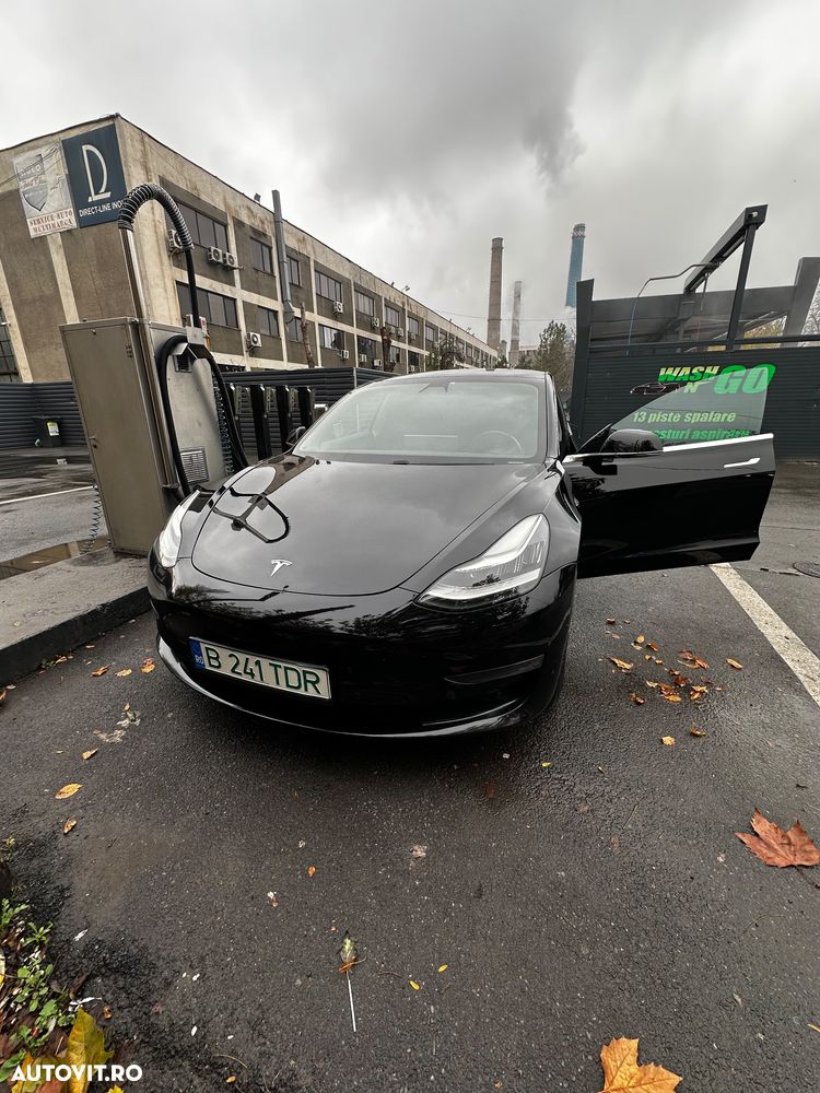 Tesla Model 3 - 1