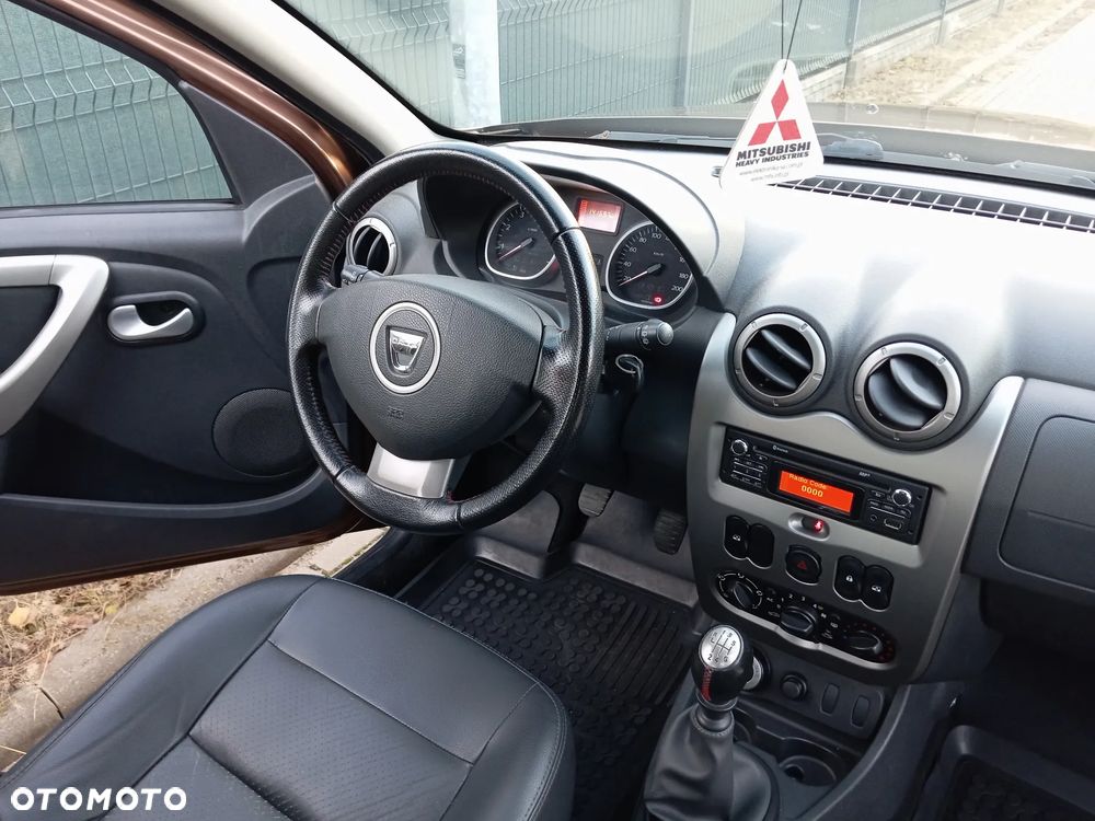 Dacia Duster 1.6 Laureate 4x4 - 35