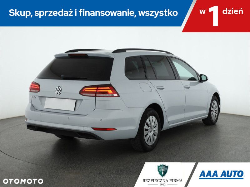 Volkswagen Golf - 6