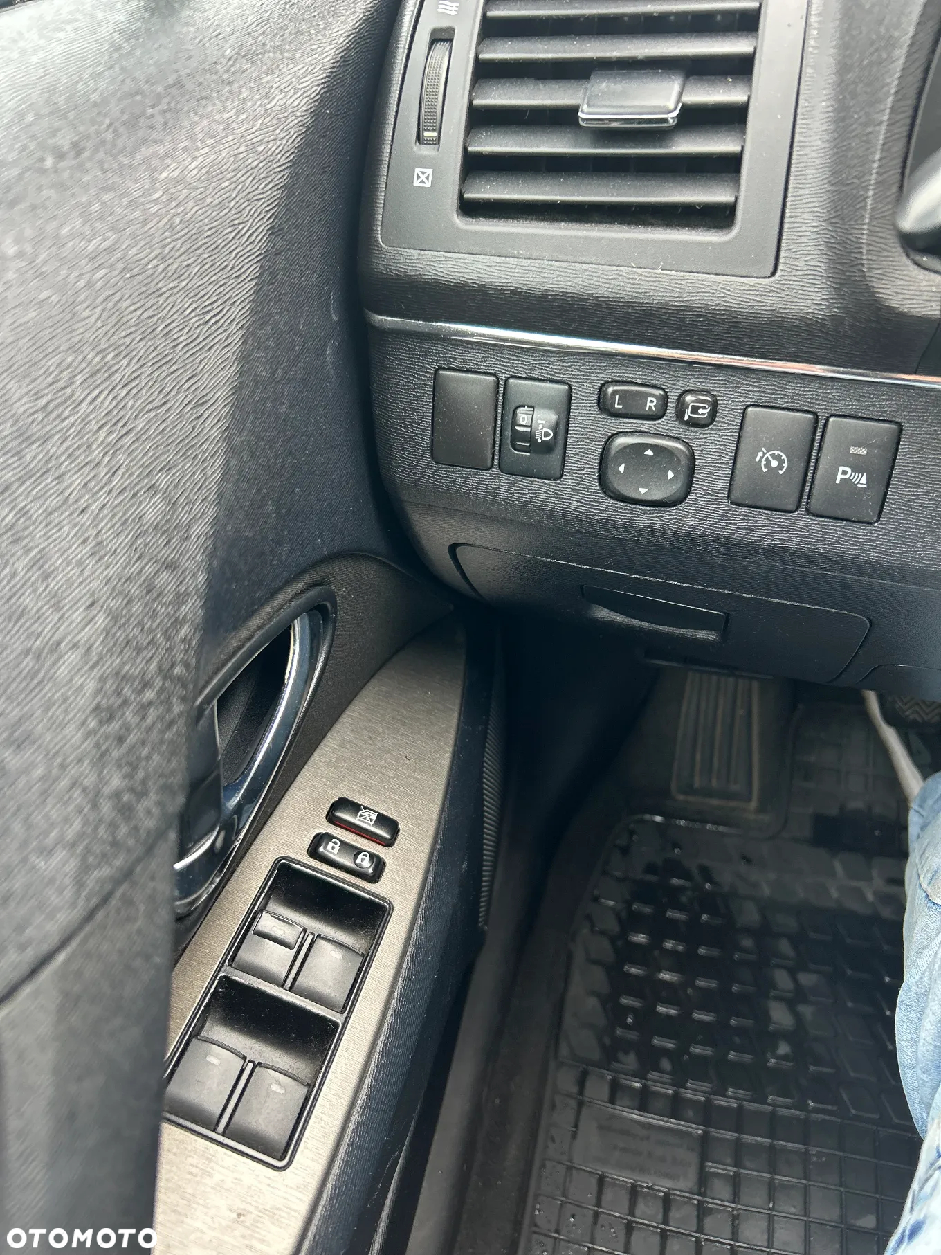 Toyota Avensis 2.0 D-4D Combi Sol - 16