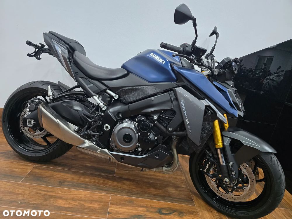 Suzuki GSX - 2