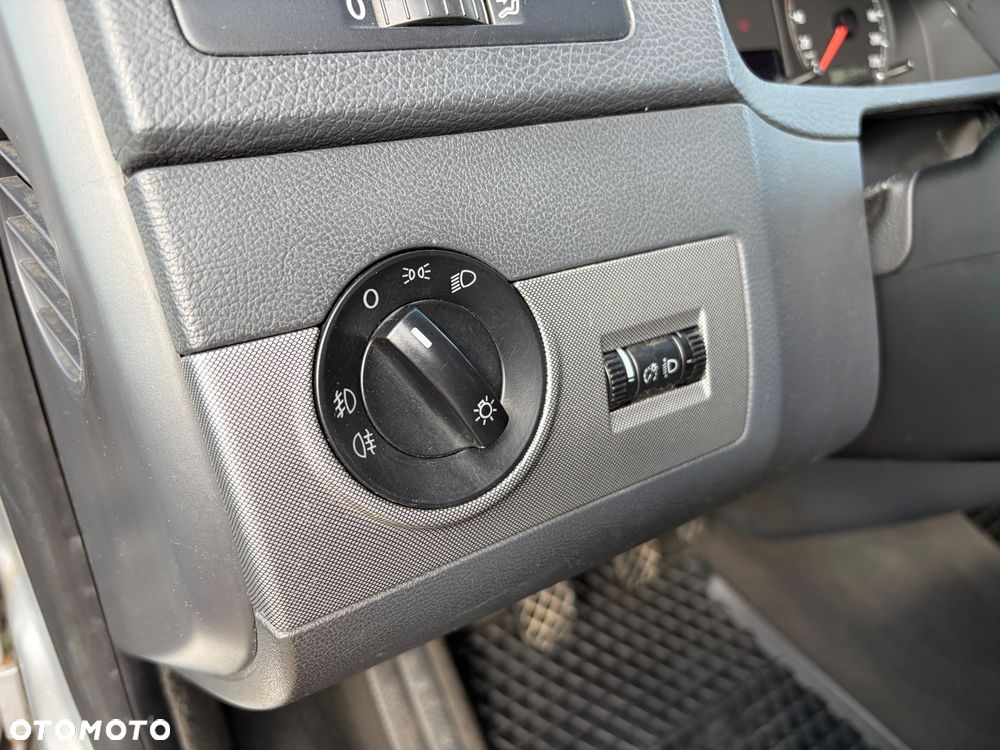 Volkswagen Multivan - 18