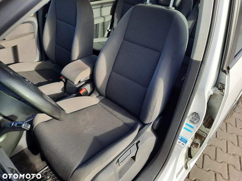 Volkswagen Touran 1.6 TDI DPF BlueMotion Technology DSG Trendline - 15