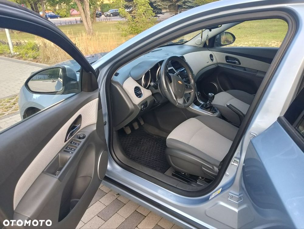 Chevrolet Cruze 1.6 LS - 3