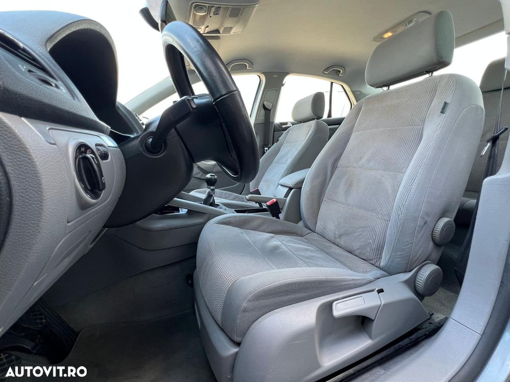 Volkswagen Jetta 1.6 Comfortline - 12