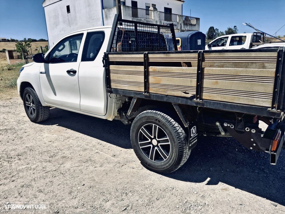 Toyota Hilux 2.4 D-4D 4WD Tracker - 2