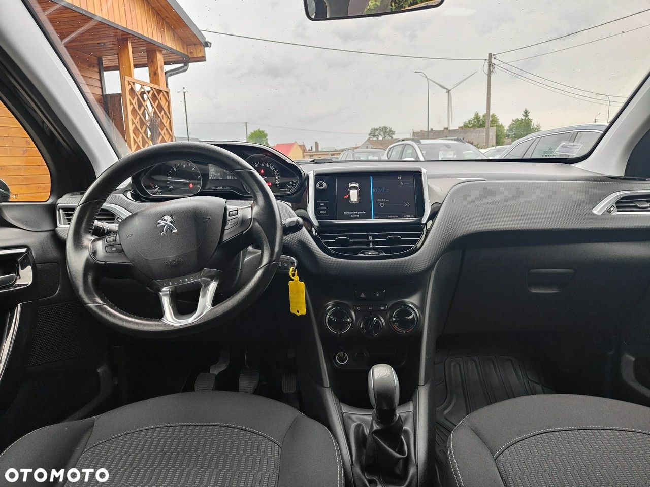 Peugeot 208 - 13