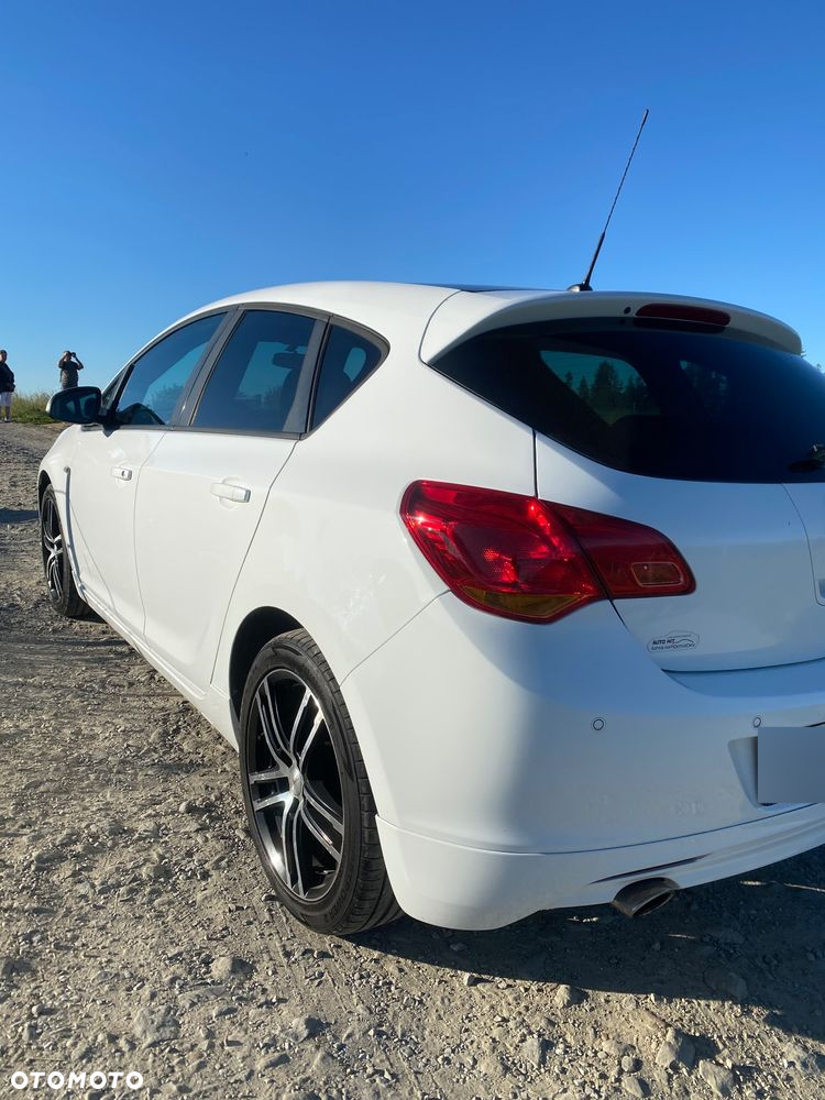 Opel Astra IV 1.4 T Cosmo - 2