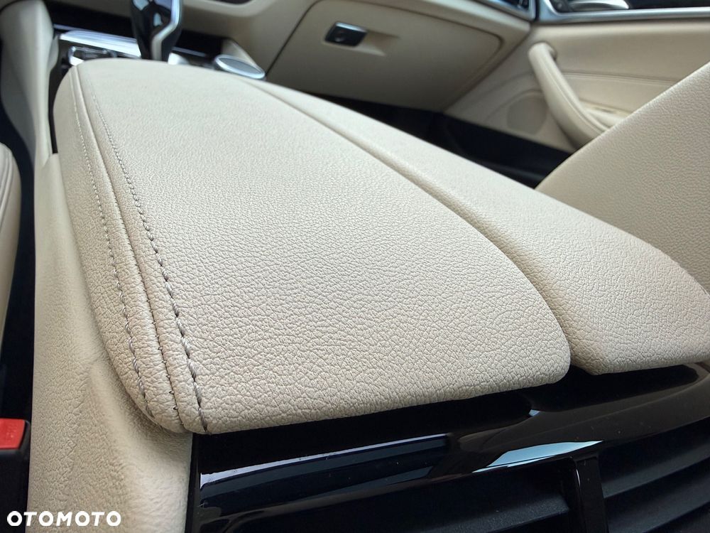 BMW Seria 5 530e M Sport sport - 40