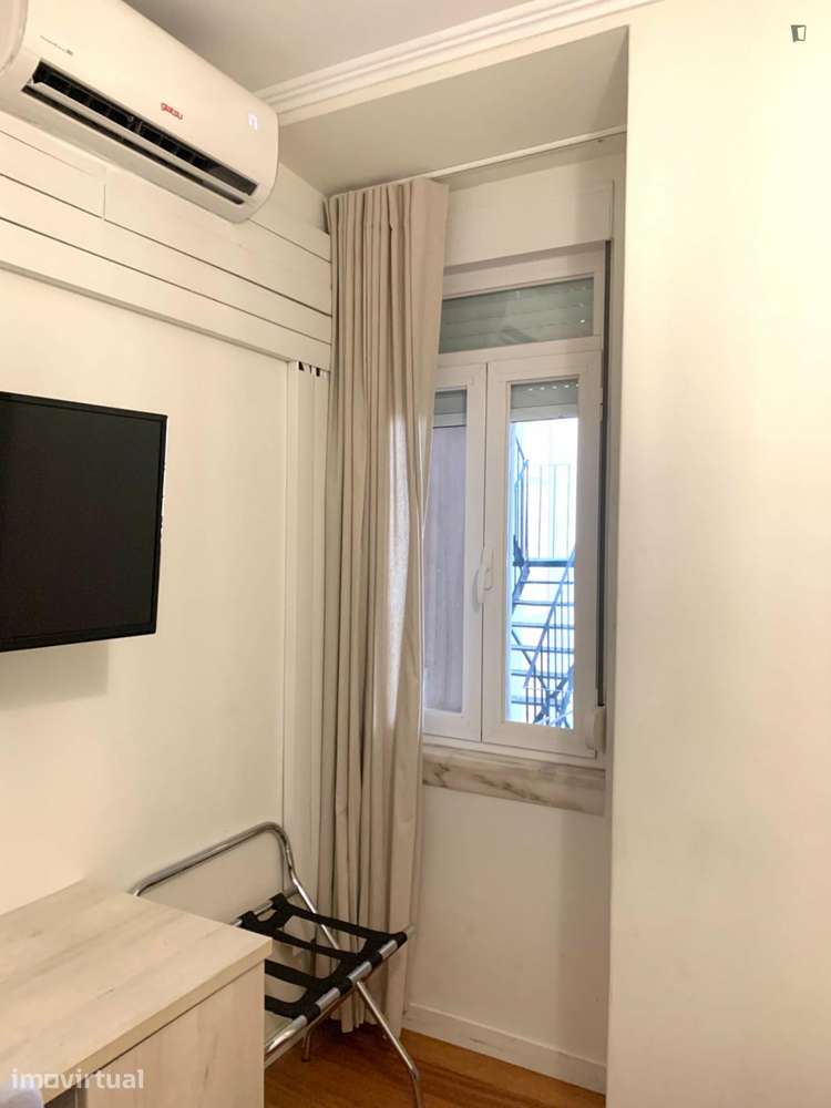 Quarto - localizado em Intendente Lisbon - Grande imagem: 4/23