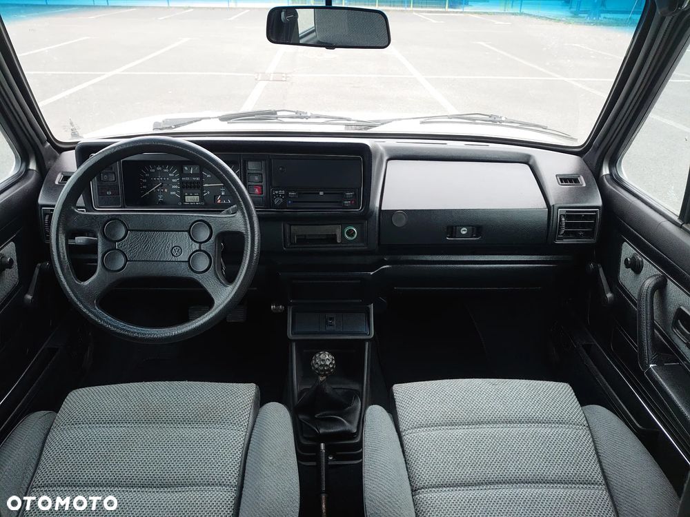 Volkswagen Golf 1.8 GTI - 12