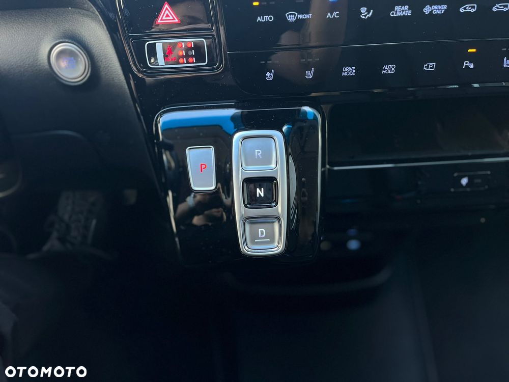 Hyundai Staria 1.6 T-GDI HEV Smart VIP - 18