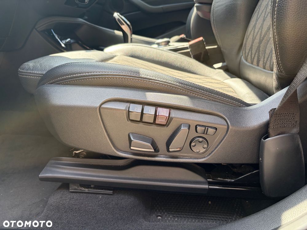 BMW X1 xDrive20d xLine sport - 11