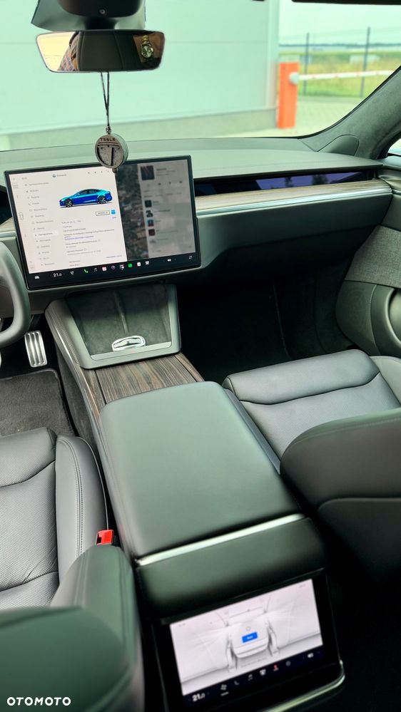 Tesla Model S - 25