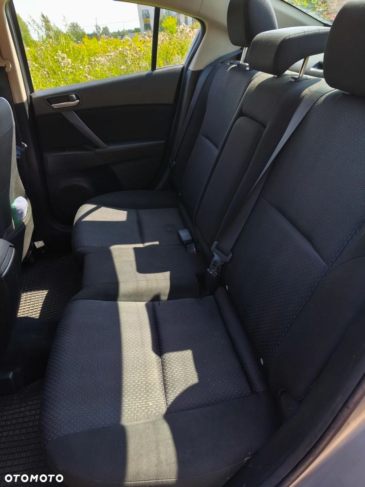 Mazda 3 2.0 Exclusive + - 11