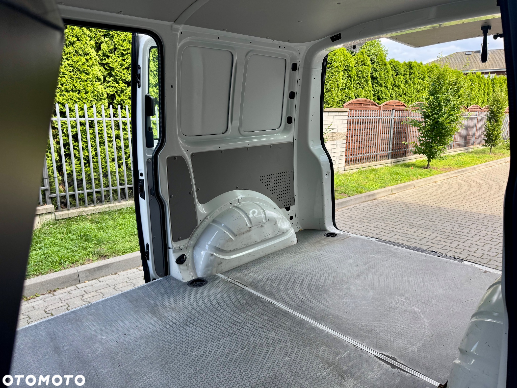 Volkswagen Transporter T6 automat DSG podwójne drzwi z obu stron Faktura VAT 23% kamera klimatyzacja podgrzewane siedzenia czujniki VW T6 webasto brutto drzwi x2 2.0 TDI 110KW 150KM skrzynia biegów automatyczna export - 16