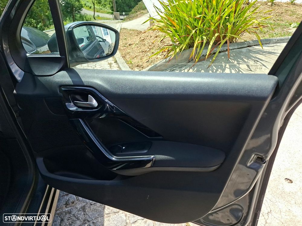 Peugeot 208 1.6 BlueHDi Style - 17