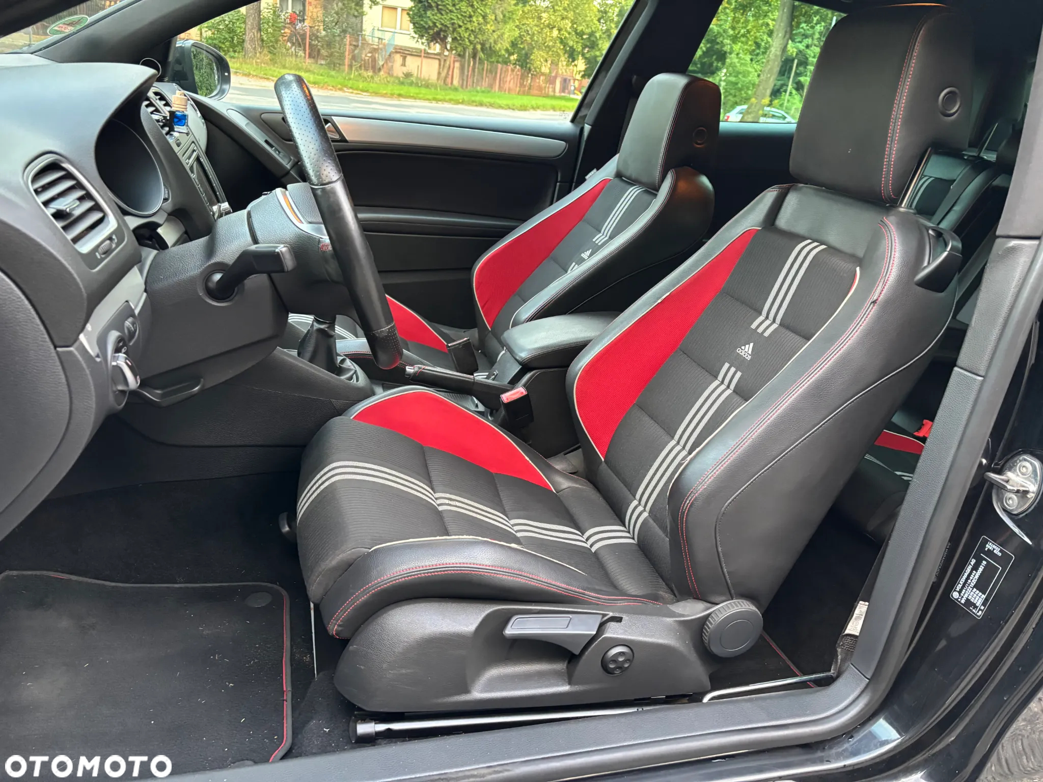 Volkswagen Golf 2.0 GTI adidas - 6