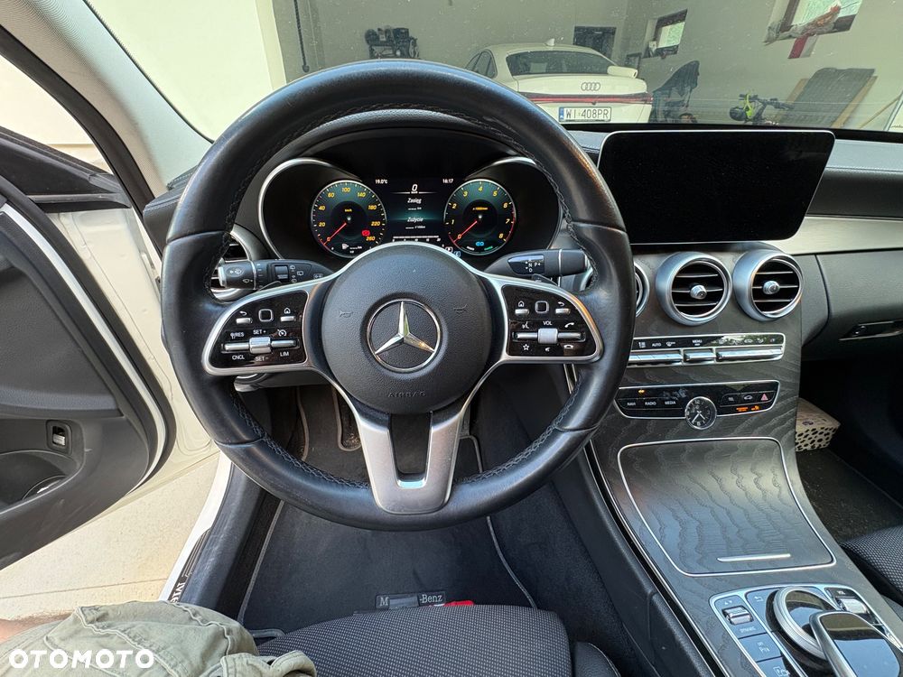 Mercedes-Benz Klasa C 300 9G-TRONIC - 2