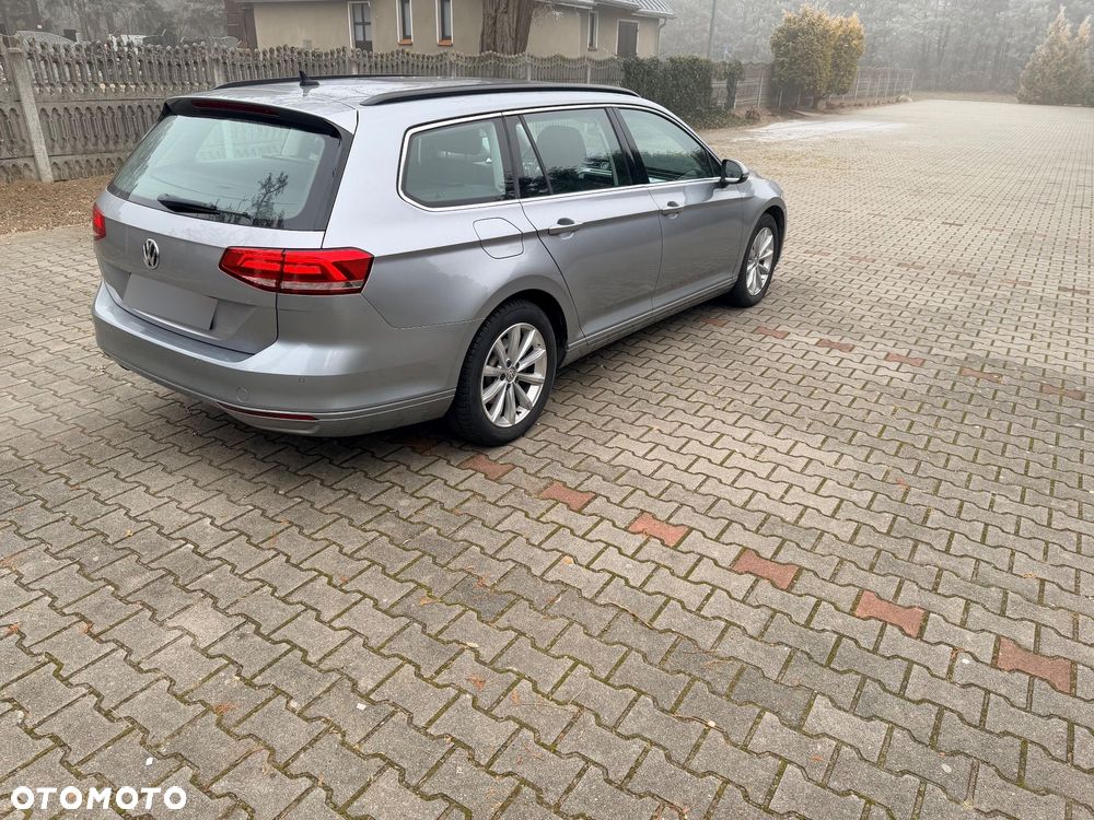 Volkswagen Passat 2.0 TDI SCR DSG Comfortline - 12