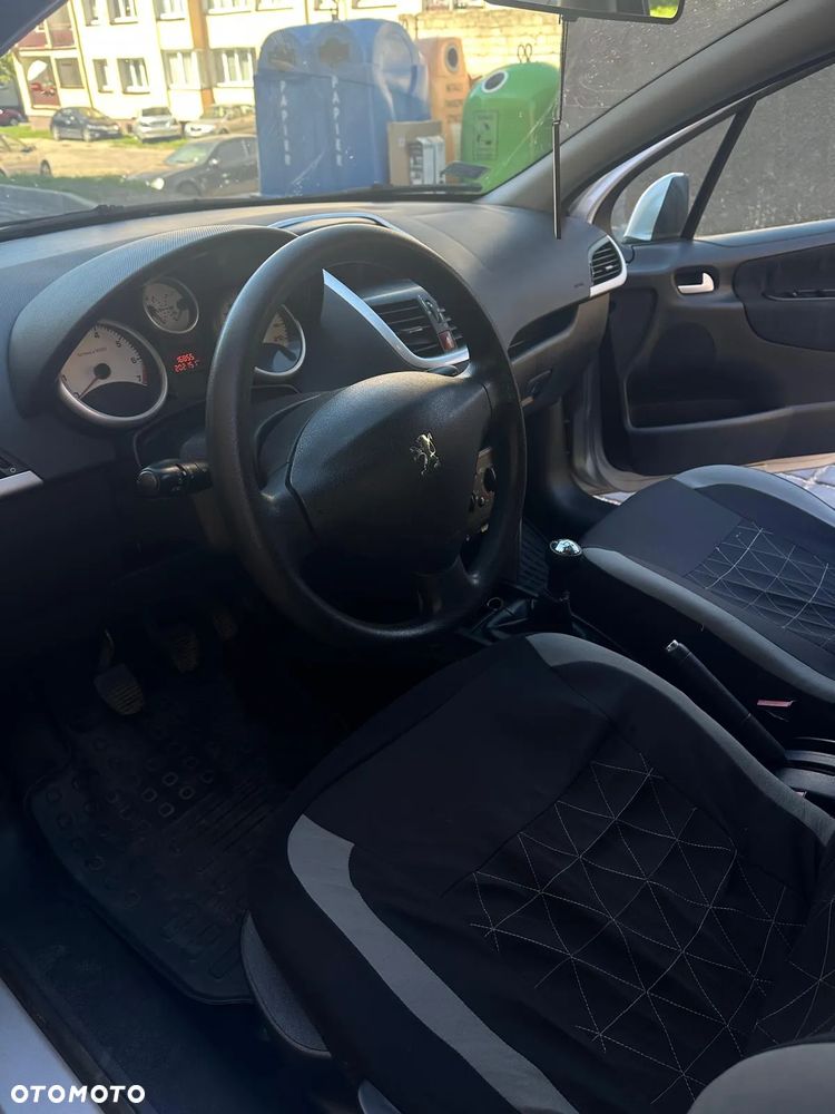 Peugeot 207 1.4 16V Presence - 10